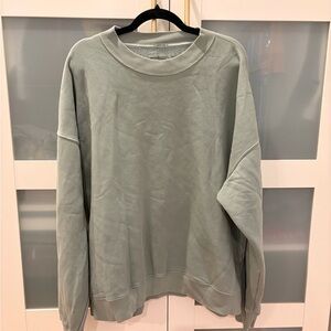 Abercrombie and Fitch Men’s Essential Heavyweight Crew Sweatshirt